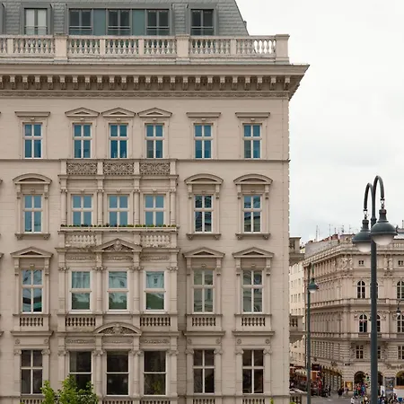 Miiro Palais Rudolf